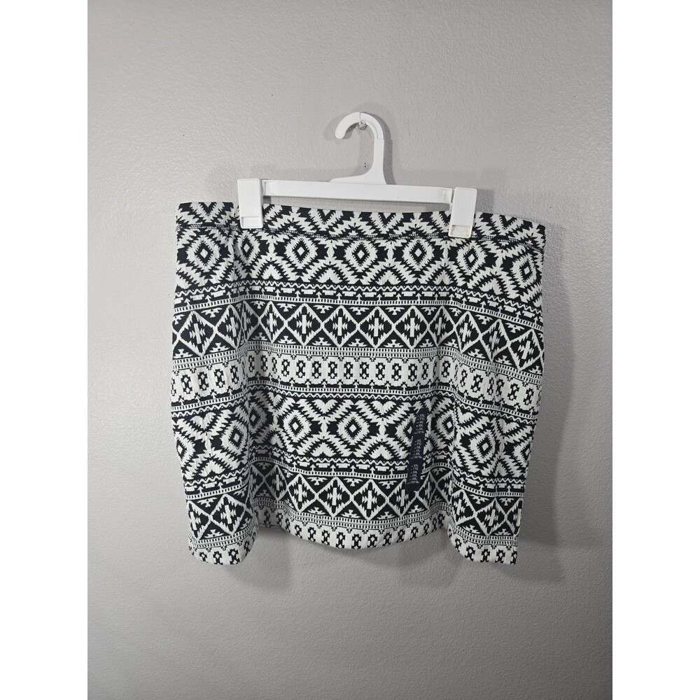 GAP Womens Size XXL Black and White Aztec Print Mini Skirt Southwestern boho AG